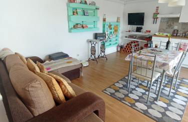 Alojamento - Apartamento ou quarto - Estacionamento à porta - Foto 10