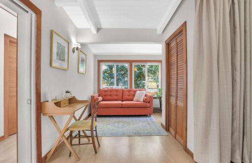 Serene Retreat with Hot Tub - Fire Pit - Deck - Foto 34