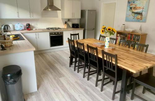 Modern Coastal Retreat, 5-Bedroom, 4-Bathroom Home, with Parking in Portsoy - Foto 7