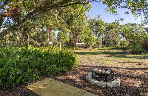 1mi to Beach Jungle Bungalow 1 acre with Pool - Foto 17