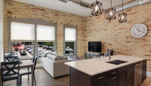 Golden Lofts Unit 1 Downtown Traverse City 1BD 1BA - Foto 2