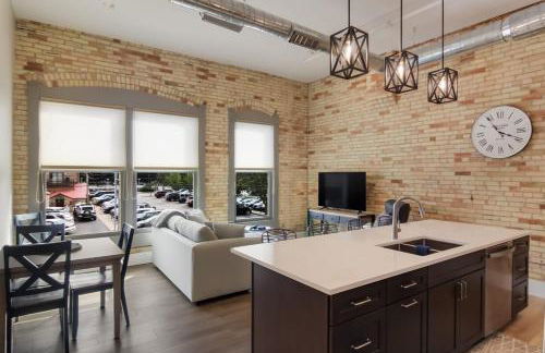 Golden Lofts Unit 1 Downtown Traverse City 1BD 1BA - Foto 2