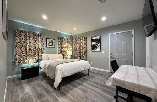 Spacious 3 bedroom unit with backyard and parking just 10 minutes from Rodeo Dr and attractions! - Foto 49