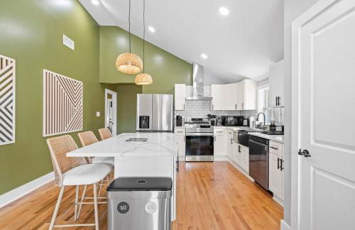 Boho 5BR Modern Villa w Hot Tub, Grill, Patio and Backyard - Foto 13