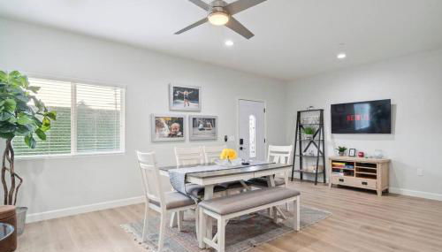 Incredible Value for 12 guests, New 3BR Home by Disneyland, Knott's, Beach - Foto 3