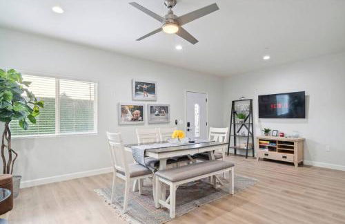 Incredible Value for 12 guests, New 3BR Home by Disneyland, Knott's, Beach - Foto 3