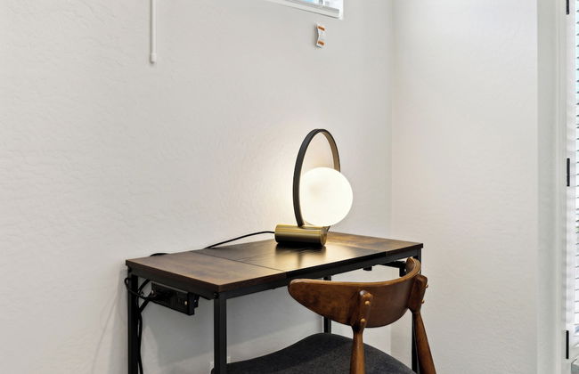 Sunny Contemporary Home with Pool BBQ - Foto 26