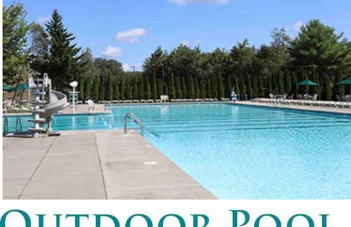 Luxury 4 bedroom house in Pocono Mountains with Hottub in Golf Course Near Lake - Foto 8