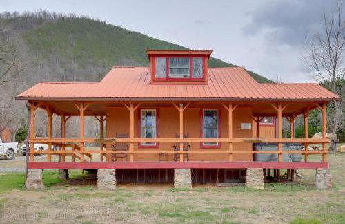 Blue Ridge Hideaway! Cabin with Hot Tub and Views - Foto 21