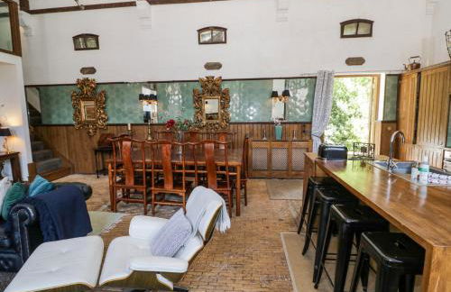 Chetwynd Lodge - Photo 11