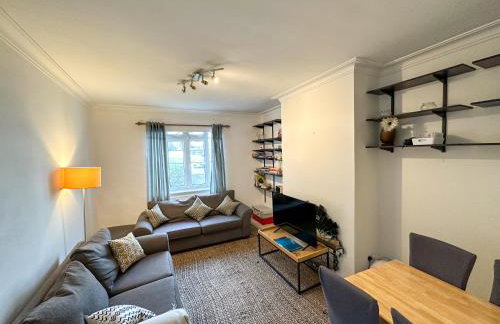 2 Bed Flat - short walk from Brent Cross Station - Photo 1