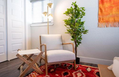 The Yellow Door Denver - Mid Century Design & Comfort - Foto 28