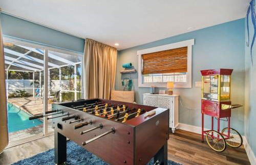 Luxury heated-pool home blocks from the beach - Foto 29