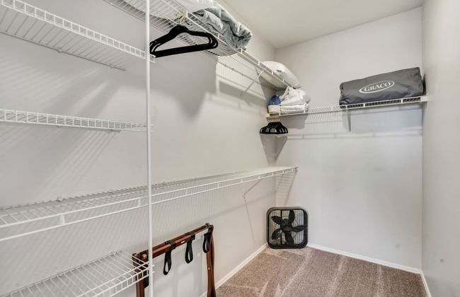 Welcoming 2BR Pool Gym Near Hill AFB Lagoon - Foto 17