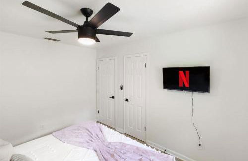 Stylish Condo min from UF & Shands Pets Welcome! - Photo 12