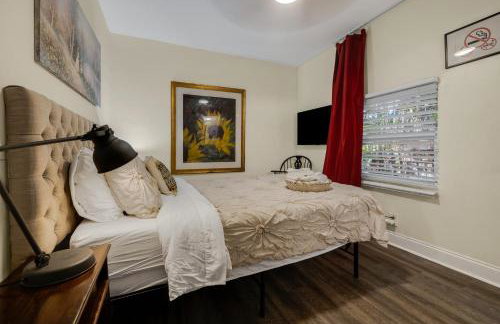 Artful Home Near Design District - Photo 17