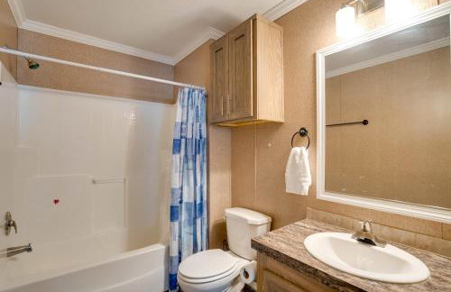 Fishermans Paradise Lake-View Home in Many! - Foto 18