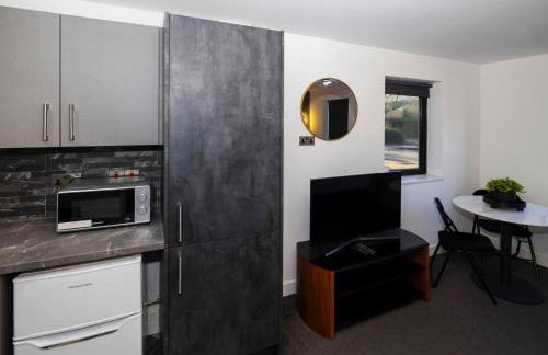 Studio Apartment - Perfect for Contractors and Short & Long Term Stays - Free WIFI - Free Parking - Extra Bed - Full Kitchen - Foto 21