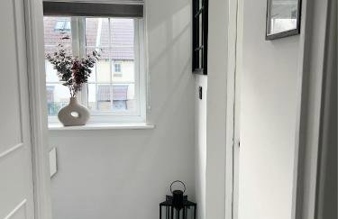 Stunning apartment in Beckton with Private Entrance - Photo 16