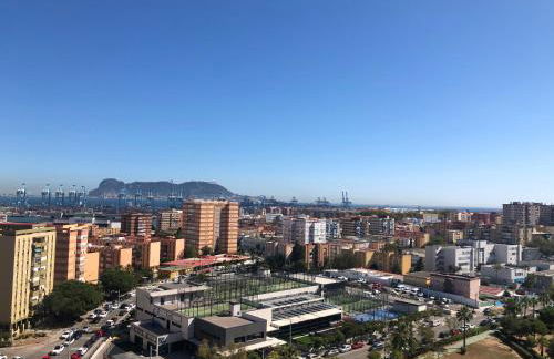 Piso semicentrico con vistas a la bahía de Algeciras - Foto 13
