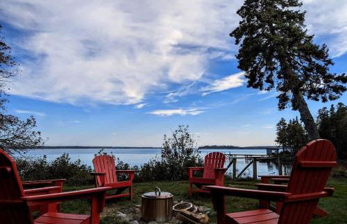 Stunning Oceanfront Ranch Cottage with Private Beach & Fire Pit Near Acadia National Park, Gouldsboro Maine - Foto 3