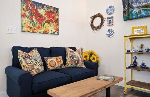 City Park Bungalow Pet Friendly with Dog Run - Photo 12