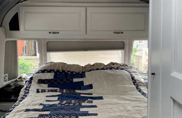 Huge Airstream is Perfect for a Family Getaway - Foto 5