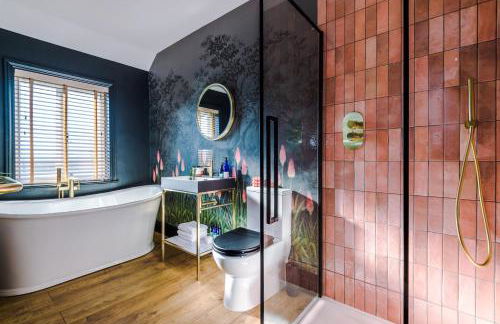 Unique 4 Bed Home in The Windsor Tapestries by Casa by Grace - Sleeps 7-9, Private Hot Tub Hire, Free Parking, Dog Friendly, Legoland, Windsor Castle - Foto 34