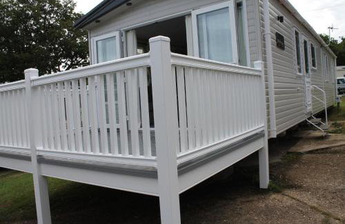 luxury new 3 bed caravan with stunning sea view on private beach in Thorness bay - Foto 28