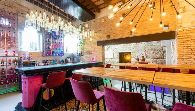 Sala preparada para la degustación de ginebras