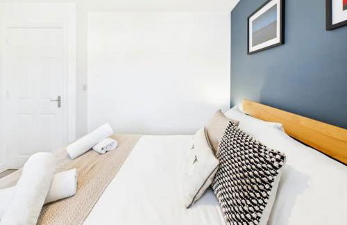 2 Bed Home Port Talbot - Perfect For Contractors & Families - Photo 3