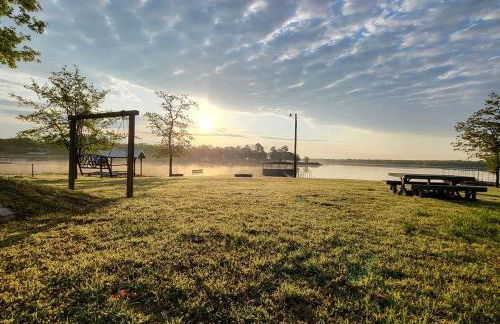 Charming Cabin with Private Dock on Lake for Lovely Family Glamping Near Oklahoma City - Foto 19
