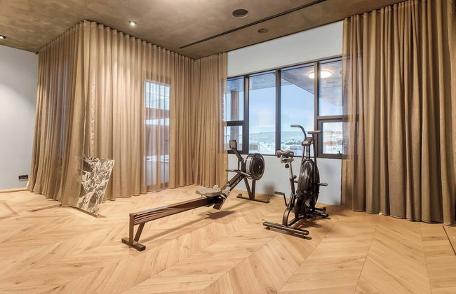 Glamorous & Stylish Getaway - Photo 11