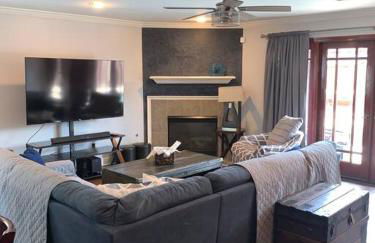 Modern home with beautiful pool - Foto 22