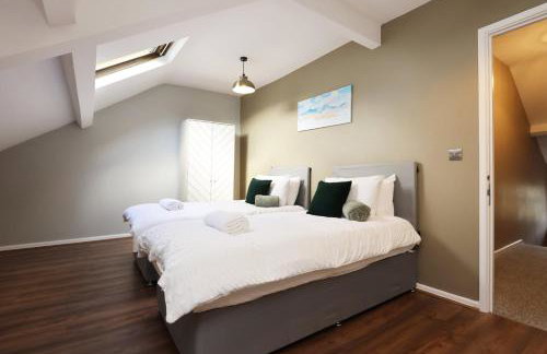 Modern Comfort 4 Bedrooms and Great Location - Foto 2