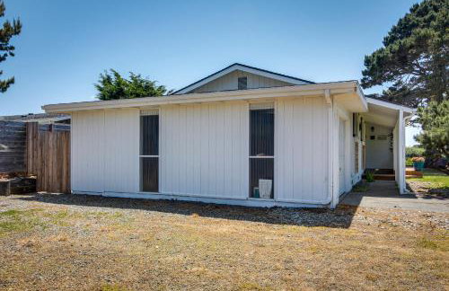 Central Bandon Retreat with Deck Less Than 1 Mi to Beach! - Photo 23