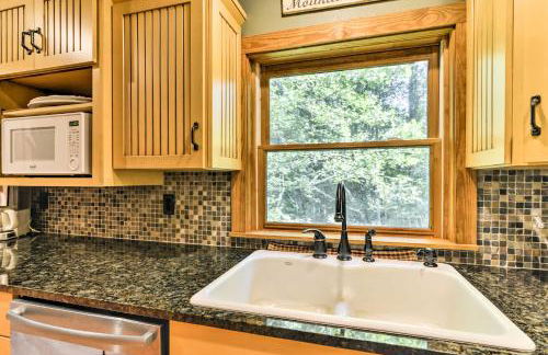 Black Mountain Cabin with Screened Porch and Views! - Foto 10