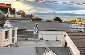 Beach Haven, Steps to Sand, Trails & Shops, Highly Rated 2-Bedroom House Minutes from Mumbles Beach with a Patio - Photo 8