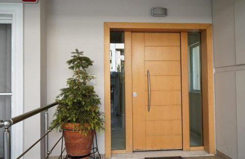 Garden Apartment next to the Mall -Private Parking - Photo 21