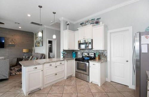 "The Ocean Aire" , 30 secs from the sand! - Photo 22