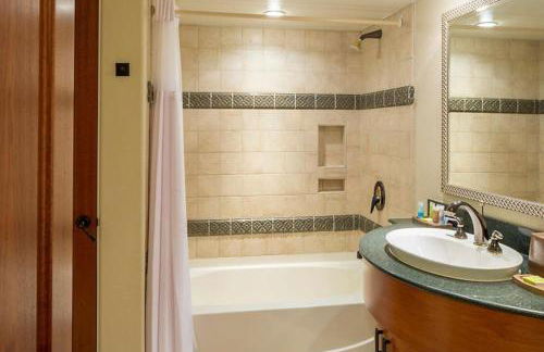 Beautiful Studio Apt in a great resort setting with fountains, courtyards, and pool with bar - Foto 18