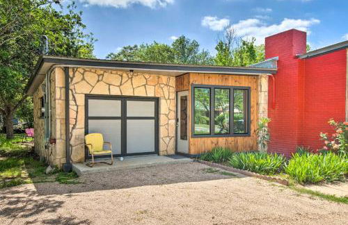 Retro Updated Blanco Abode - Steps to Main Street! - Foto 1