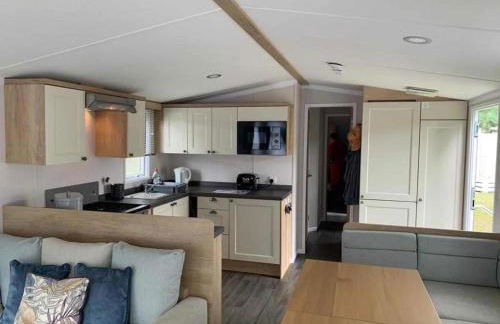 Rated Superb - Award-Winning Family Holiday Park - Live Shows, Themed Events, and Activities for All Ages, Day and Night - WiFi, Netflix, Linens - Gym, Sauna - Spotless, Quiet, Secluded, Parking - Restaurant, Shop, Bar - Foto 6