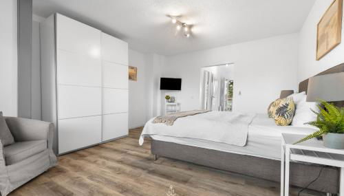 Apartment 23 - Photo 3