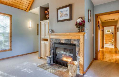 Lazy Bear Lodge · Spacious 6BR Lodge with Chef's Kitchen, Hot Tub, Golf Views and more - Foto 33