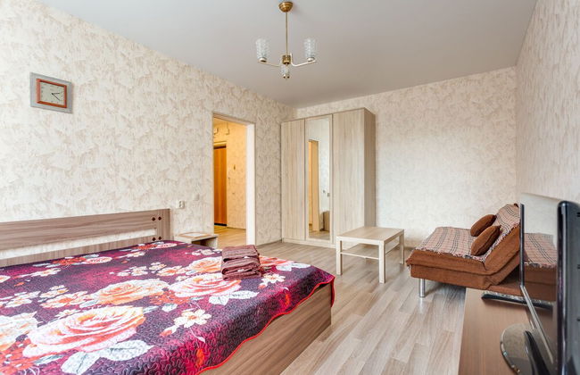 Apartment on Novomaryinskaya - Photo 2