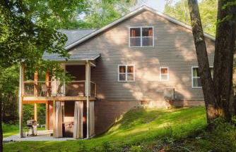 Modern 2 BD cabin with hot tub & Games & Central Loc - Foto 7