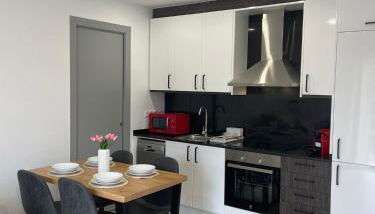 Luminoso dúplex con parking - Photo 4