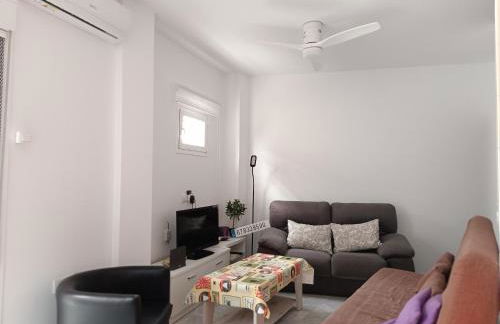 Apartamento primera linea de playa con gran patio, consultar disponibilidad de aparcamiento - Foto 2