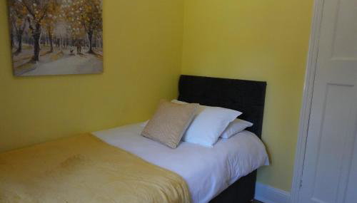 Large 4 Bed House, Sleeps 7, Near NEC, BHX, City Centre - Foto 4